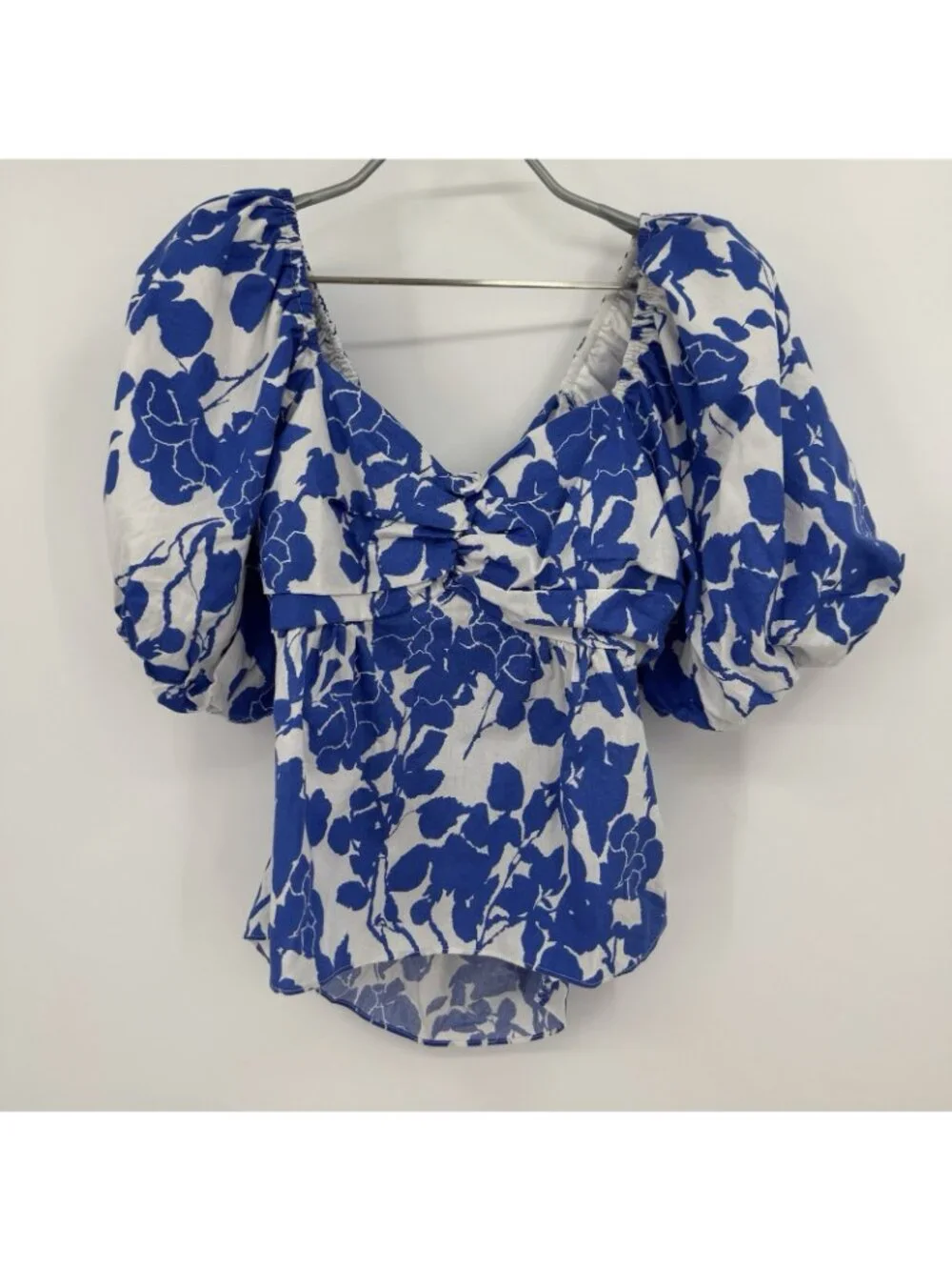Hyacinth House by Tuckernuck Blue Fiouri Blouse size S Puff Sleeve Sweetheart